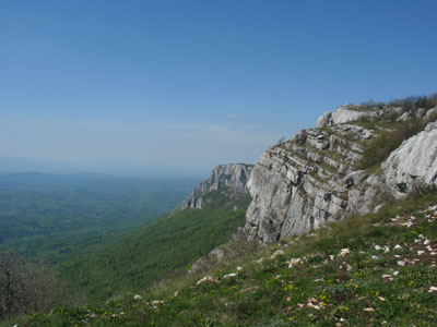 Look at the limestone massif western side of the Tupiznica