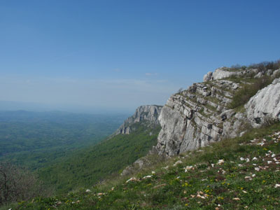 Pogled na krečnjacki masiv zapadna strana Tupižnice.